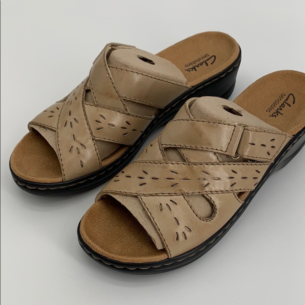 Clark’s bendables women’s 10 sandals Lexi Ash sand